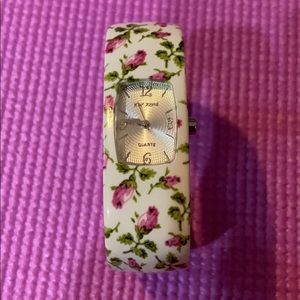 🎀 Betsey Johnson floral bangle bracelet watch 🎀